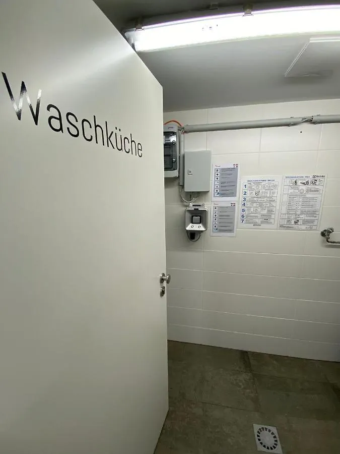 Feelhome Vienna, Subway U1 Kagran/Donauzentrum 0*, Vienne